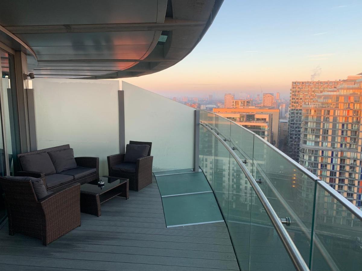 Canary Wharf Luxury Flat W/ View & Terrace Londra Esterno foto